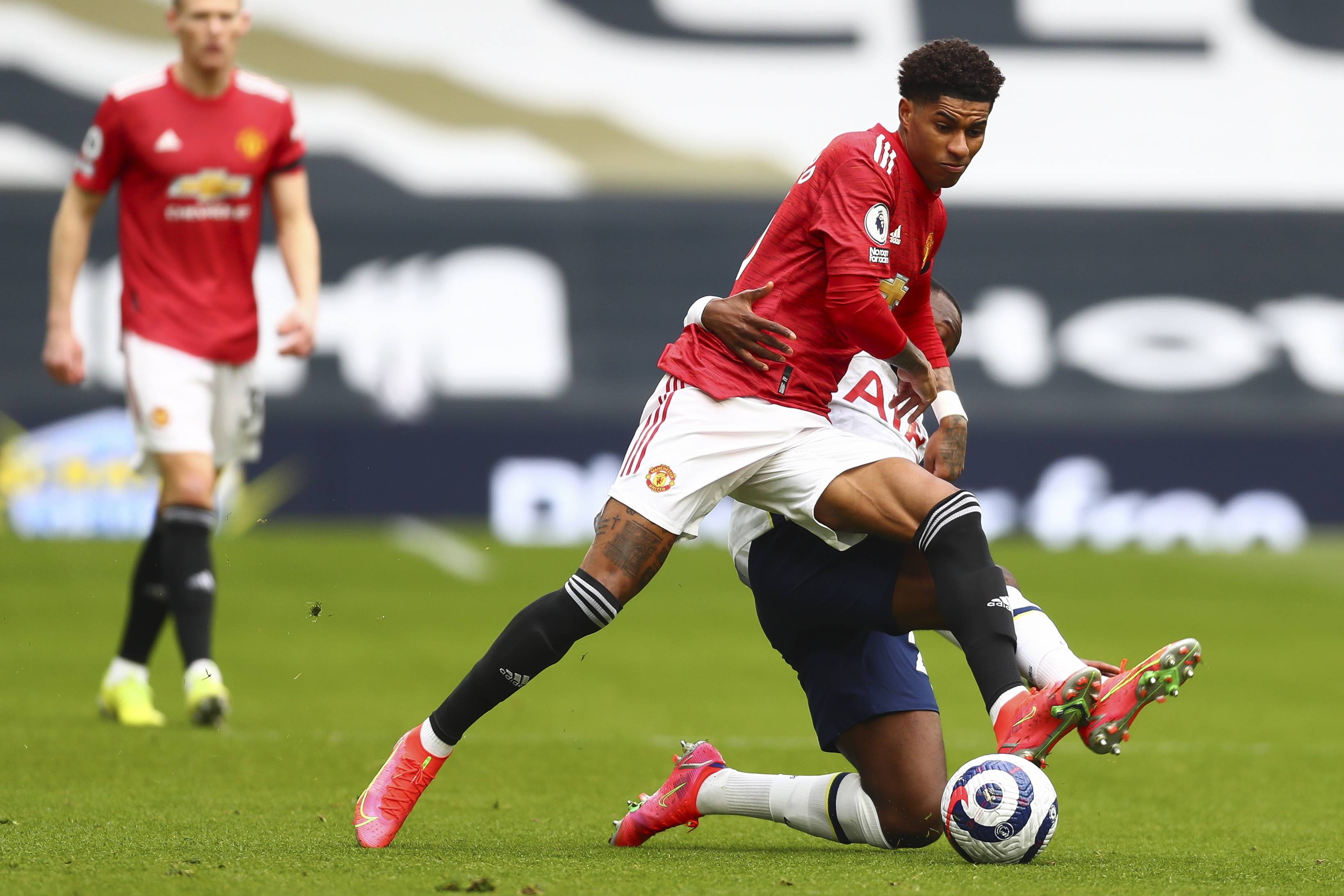 他在中场展 他在中场展