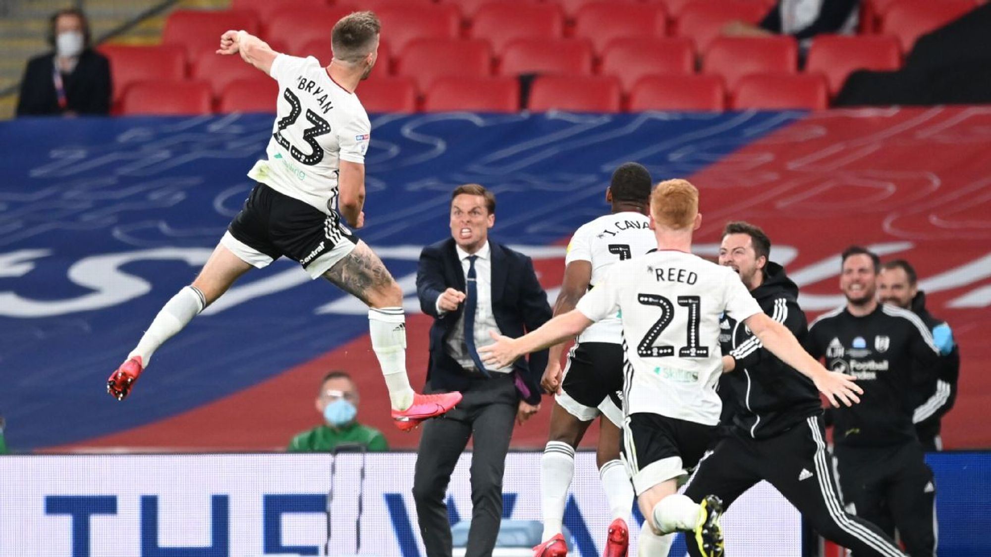 使得他在每 使得他在每